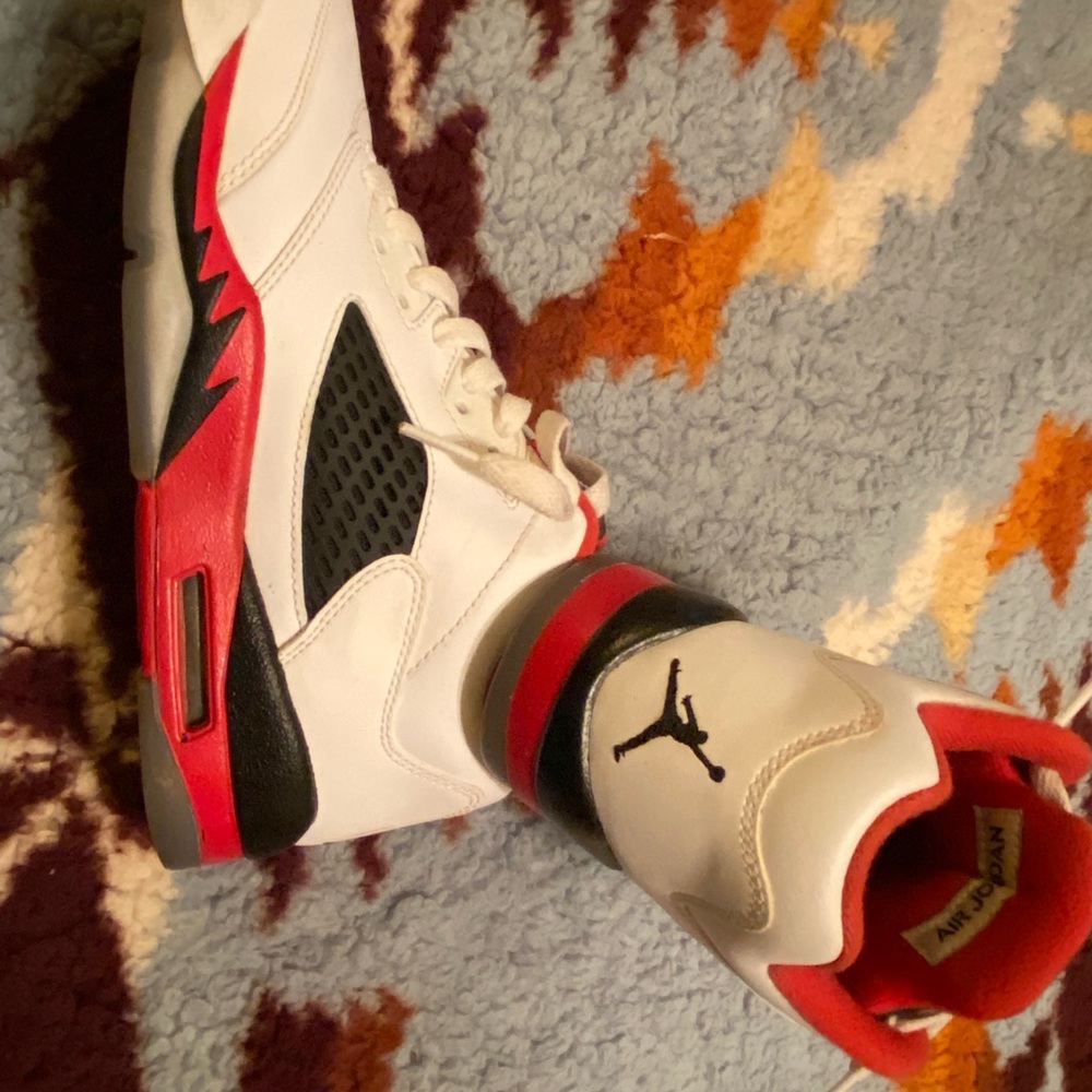 Air Jordan 5 lowtops size 5.5